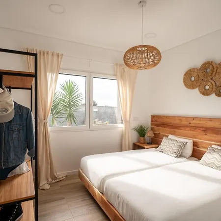 Eco Surflodge Azores بيت خشبي *