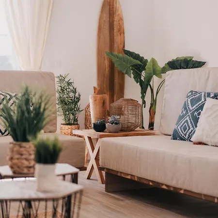 Eco Surflodge Azores بيت خشبي *