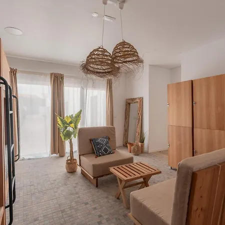 Eco Surflodge Azores بيت خشبي *