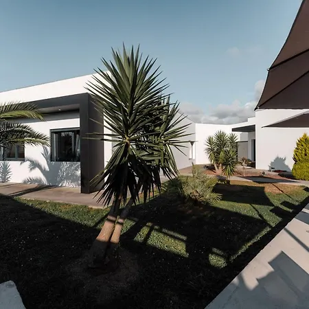 Деревянный коттедж Eco Surflodge Azores Рибейра-Гранди