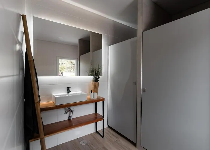 Eco Surflodge Azores Lodge